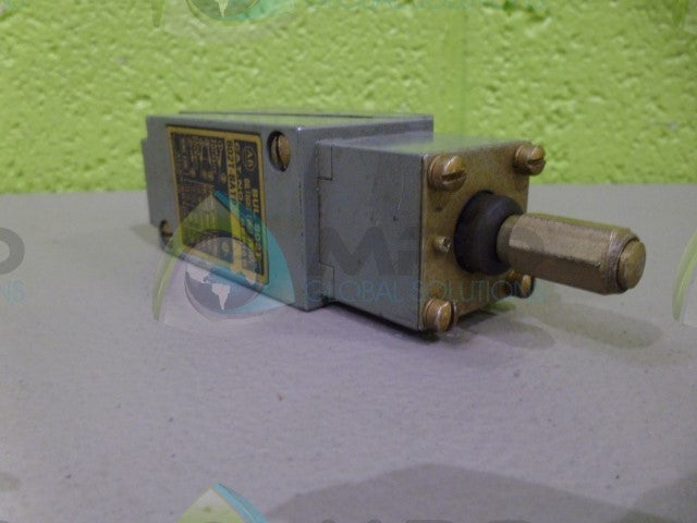 ALLEN BRADLEY 802T-BATP LIMIT SWITCH *USED*