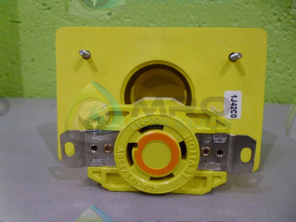 LEVITON 69W74 RECEPTACLE *NEW IN BOX*