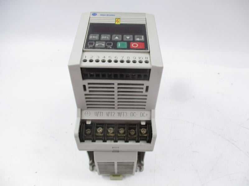 ALLEN BRADLEY 160-BA04NSF1P1 SER. C F/W 7.03 380-460V 4.6A UNMP