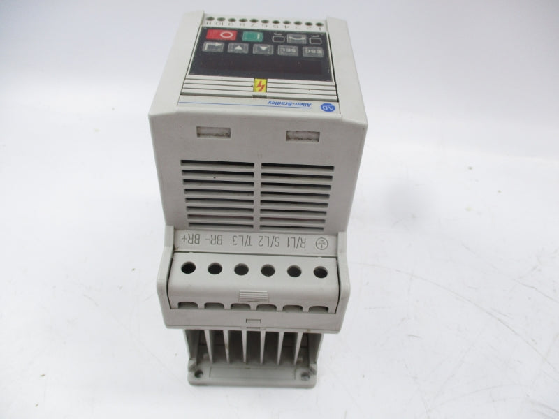 ALLEN BRADLEY 160-BA04NSF1P1 SER. C F/W 7.03 380-460V 4.6A UNMP