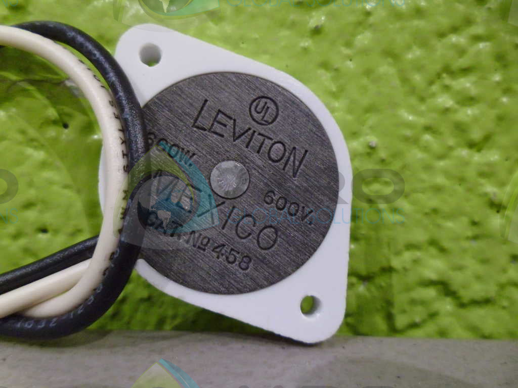 LEVITON 458 LAMPHOLDER *NEW NO BOX*