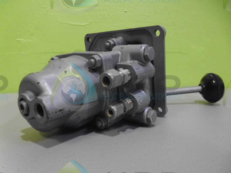 REXROTH R431002654 VALVE *USED*