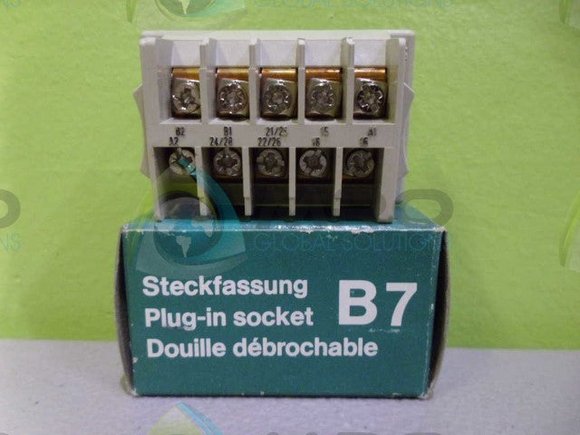 STECKFASSUNG B7 PLUG IN SOCKET *NEW IN BOX*