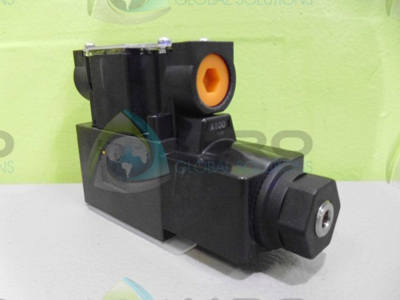 YUKEN DSG-01-2B2-A100-70 VALVE *NEW IN BOX*