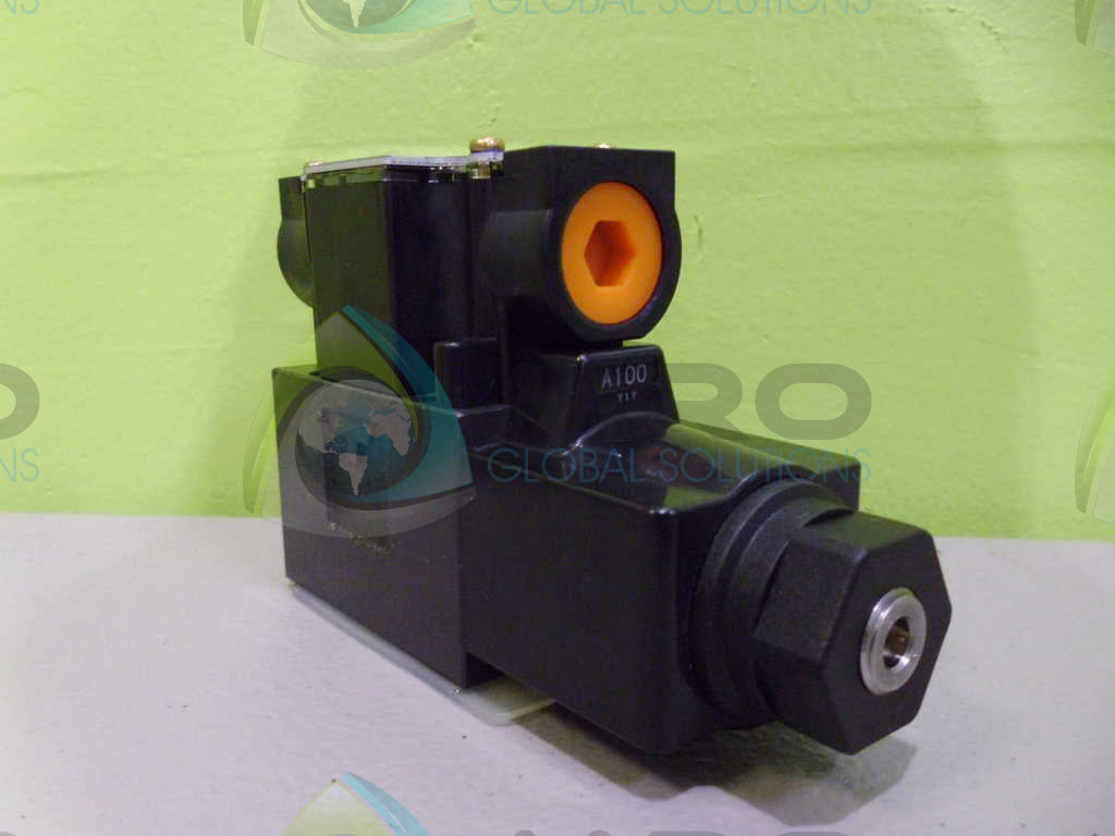 YUKEN DSG-01-2B2-A100-60400 VALVE *NEW IN BOX*