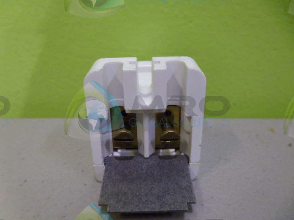 LOT OF 19 LEVITON 660W-600V LAMPHOLDER *NEW NO BOX*
