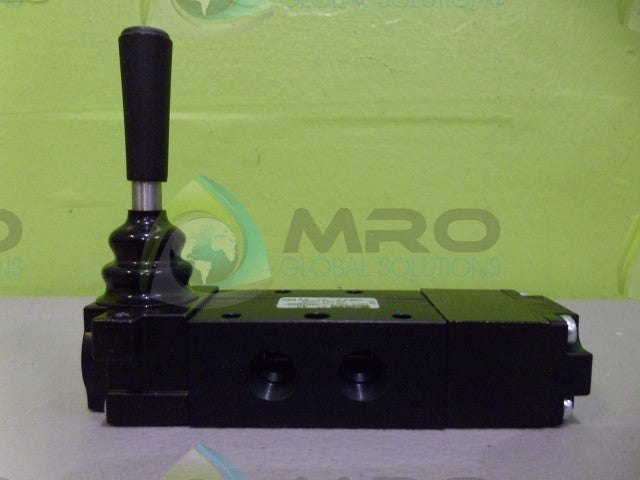 PARKER 521811000 VALVE *NEW NO BOX*