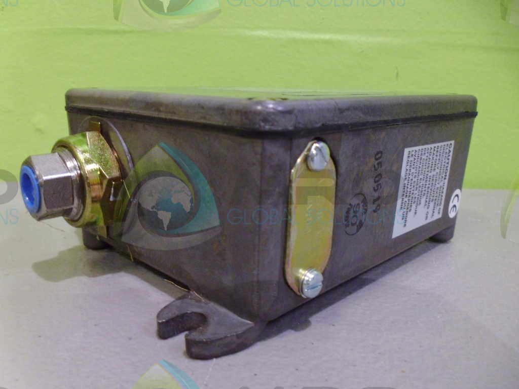 BARKSDALE B1T-H32SS PRESSURE SWITCH *NEW IN BOX*