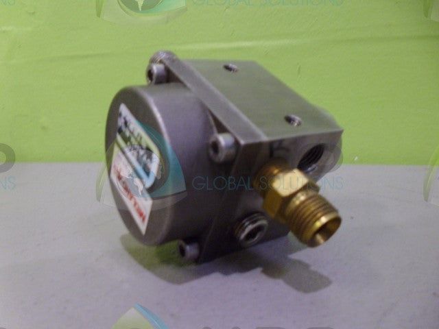 MIDLAND 2422B555SA2B 4-WAY DIRECTIONAL VALVE *USED*
