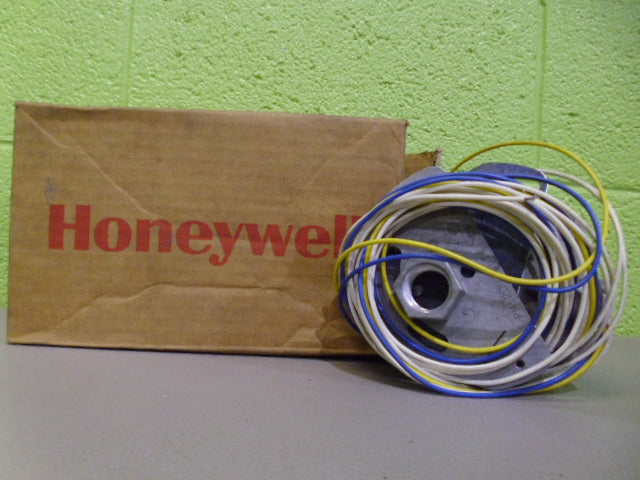 HONEYWELL C7061A1012 FLAME DETECTOR *NEW IN BOX*