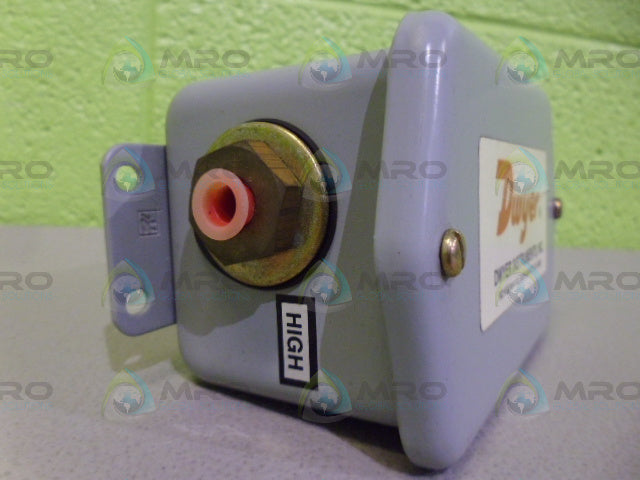 DWYER 647-8 PRESSURE TRANSMITTER *NEW NO BOX*