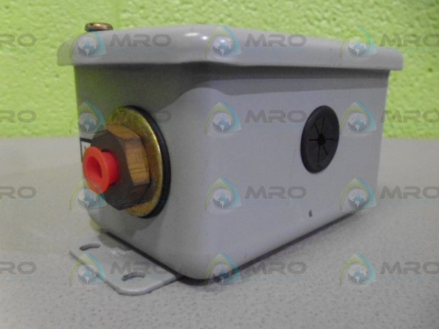 DWYER 647-8 PRESSURE TRANSMITTER *NEW NO BOX*