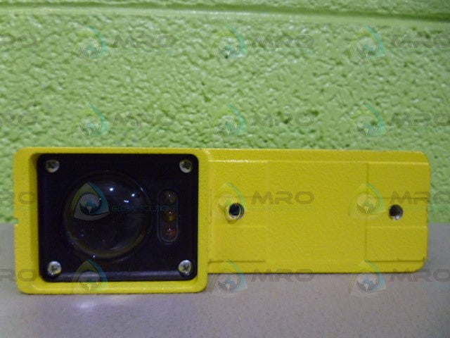 SICK WEU26-730 PHOTOELECTRIC CONTROLLER 24DC (AS PICTURED) *USED*