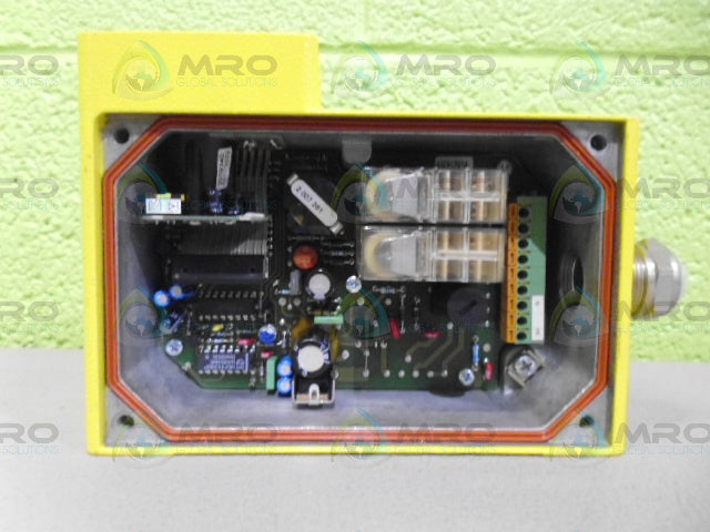SICK WEU26-730 PHOTOELECTRIC CONTROLLER 24DC (AS PICTURED) *USED*