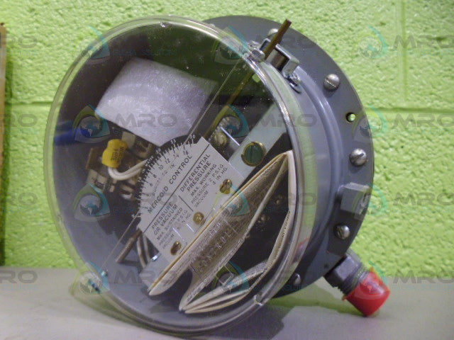 DWYER PRL-105-PI PRESSURE SWITCH *NEW IN BOX*