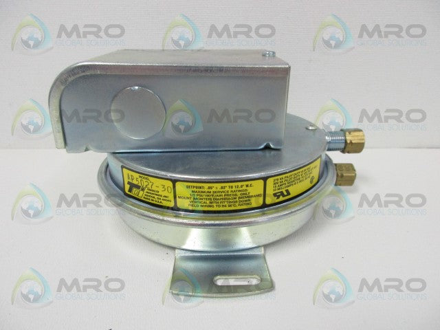 TRIDELTA AP5027-30 AIRFLOW DIFFERENTIAL PRESSURE SWITCH *NEW NO BOX*