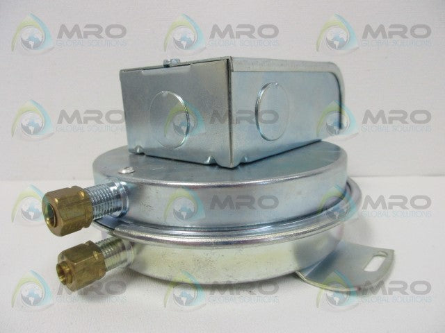 TRIDELTA AP5027-30 AIRFLOW DIFFERENTIAL PRESSURE SWITCH *NEW NO BOX*