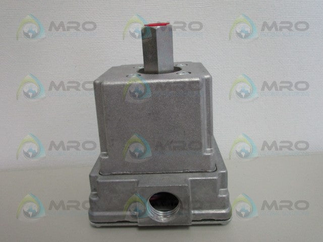 HONEYWELL P7710A1054 STEAM PRESSURE SENSOR *NEW NO BOX*