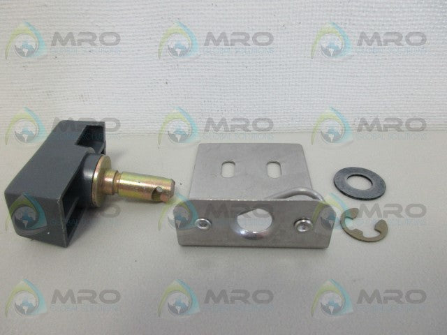 FOXBORO M0153YB LATCH KIT *NEW IN BOX*