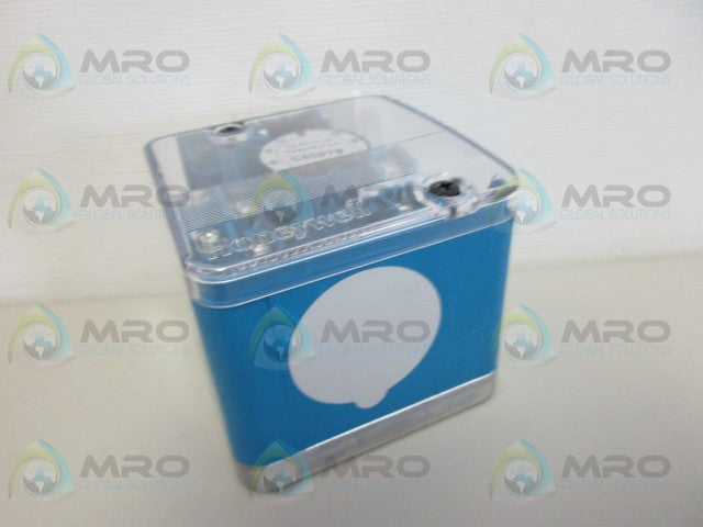 HONEYWELL C6097B1077 GAS PRESSURE SWITCH *NEW IN BOX*