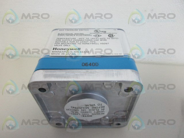 HONEYWELL C6097B1077 GAS PRESSURE SWITCH *NEW IN BOX*