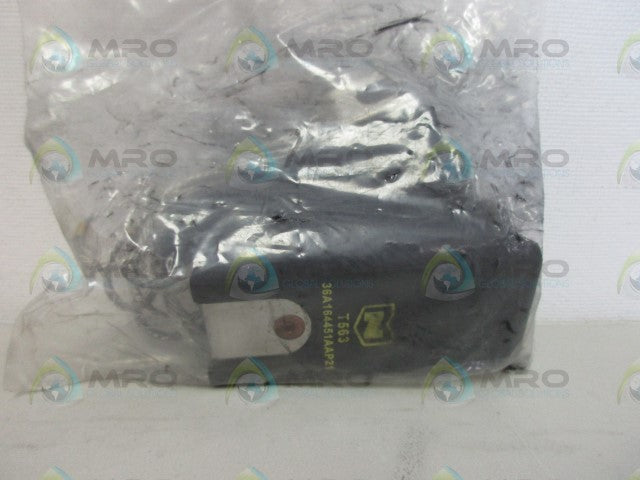 GE T563 CARBON BRUSH LOT OF 4 *NEW IN FACTORY BAG*