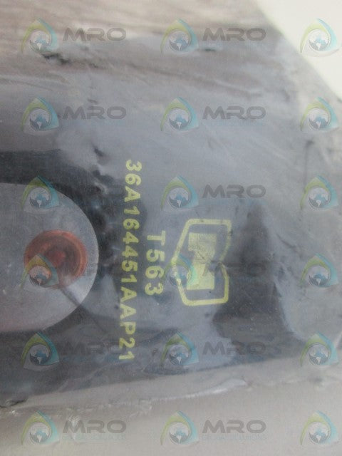 GE T563 CARBON BRUSH LOT OF 4 *NEW IN FACTORY BAG*