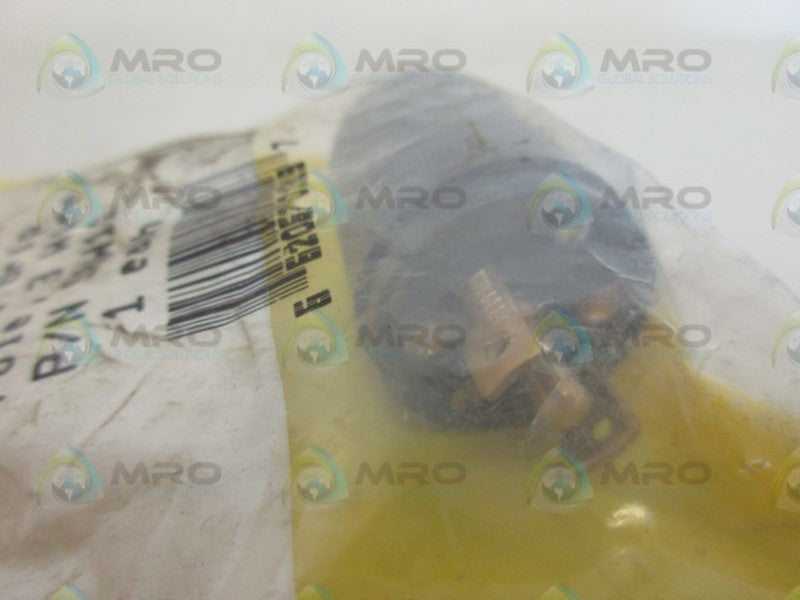 ESAB 98W11 CONNECTOR * NEW IN FACTORY BAG *