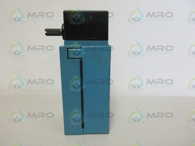 MICROSWITCH LSR2B LIMIT SWITCH *NEW NO BOX*