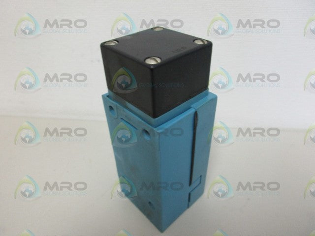 MICROSWITCH LSR2B LIMIT SWITCH *NEW NO BOX*