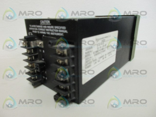 HONEYWELL DC3002-0-00A-2-DIN-0111 TEMPERATURE CONTROLLER (AS PICTURED)*USED*