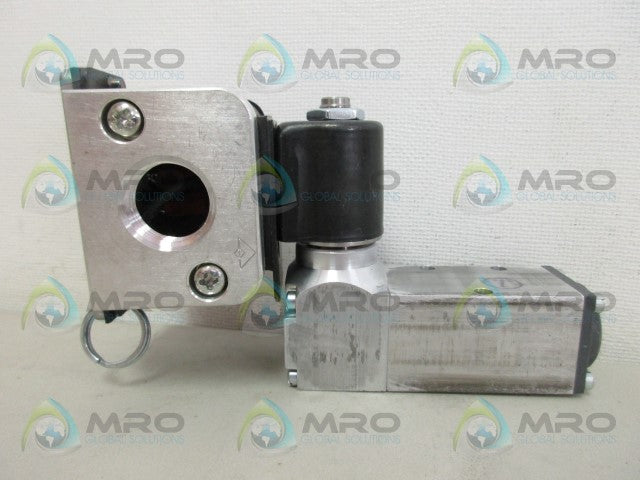 VERSA KSG-4232-6K-JB1-3-A120 4WAY VALVE *NEW IN BOX*