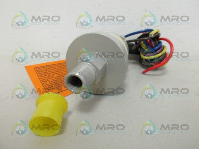 CCS 611GM8001 VACUUM PRESSURE SWITCH *NEW IN BOX*