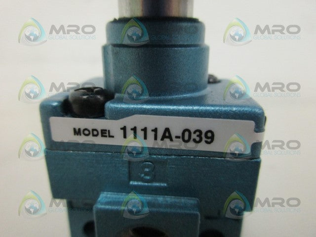 MAC 1111A-039 SOLENOID VALVE W/ PALM BUTTON *NEW IN BOX*