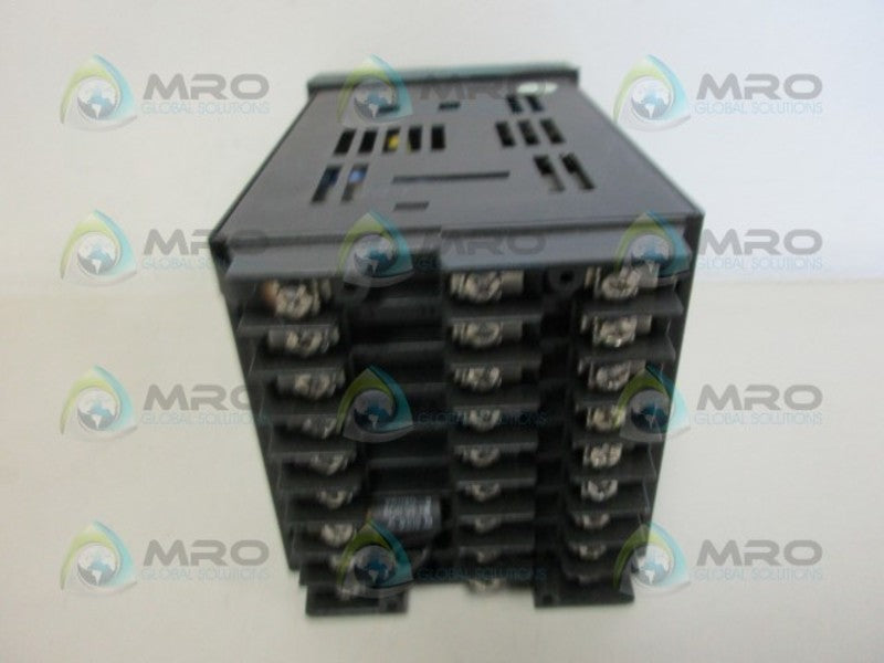 HONEYWELL DC300E-E-000-20-BF00-0 TEMPERATURE CONTROLLER *USED*