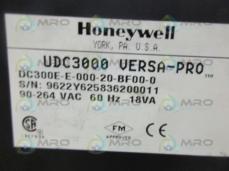 HONEYWELL DC300E-E-000-20-BF00-0 TEMPERATURE CONTROLLER *USED*