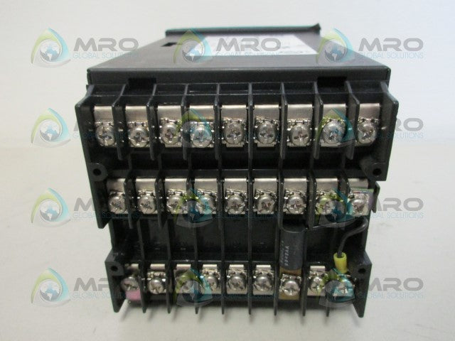 HONEYWELL DC330B-EE-000-20-0AB000-00-0 TEMPERATURE CONTROLLER *USED*