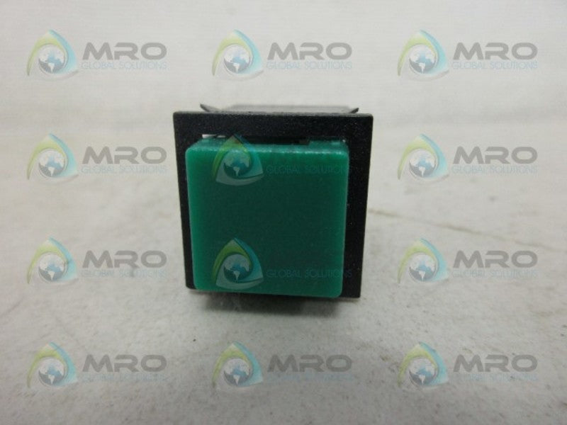INDUSTRIAL MRO 05-62125 PUSH BUTTON GREEN *USED*