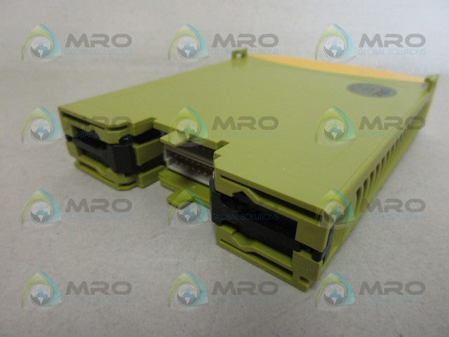PILZ PNOZMO1P SAFETY RELAY *NEW IN BOX*