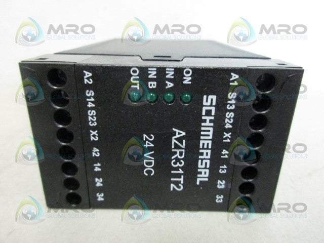 SCHMERSAL AZR31T2/24VDC SAFETY RELAY *NEW IN BOX*