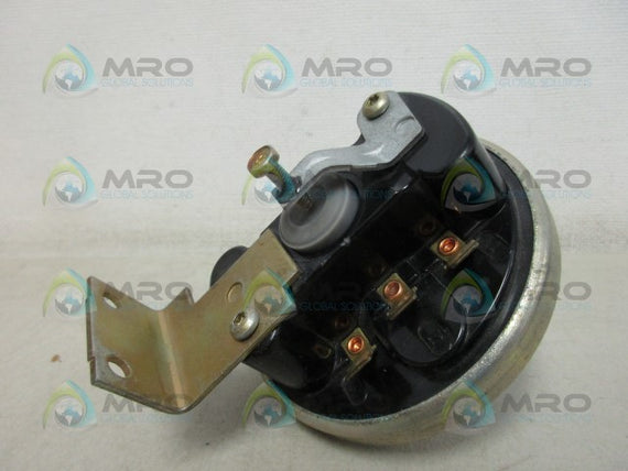 EATON 738-761-2 PRESSURE LEVEL SWITCH *USED*