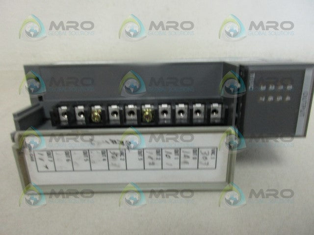 ALLEN BRADLEY SLC 500 1746-OA8 SER. B OUTPUT MODULE *USED*