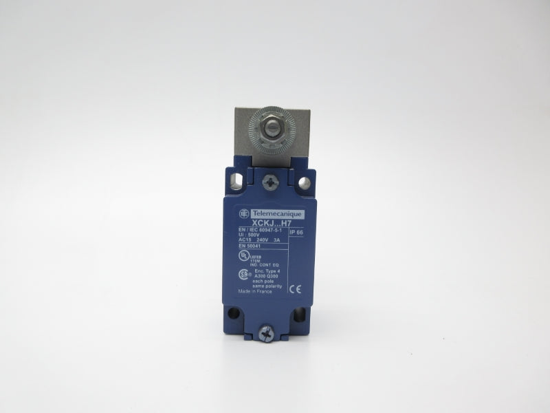 TELEMECANIQUE ZCKJ404H7 240V 3A NSMP