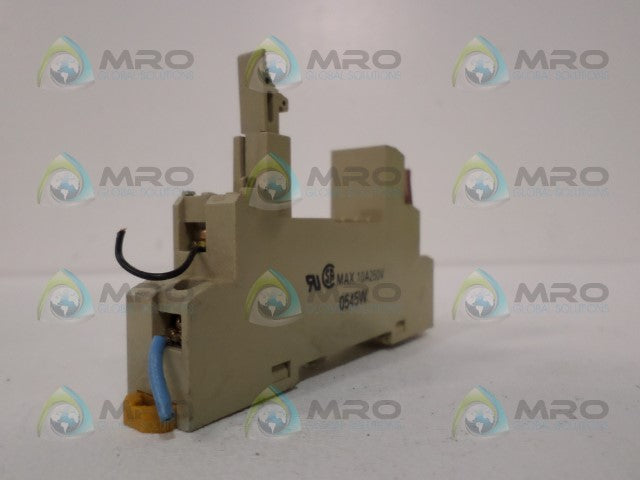 OMRON P2RF-05-E RELAY BASE  *USED *