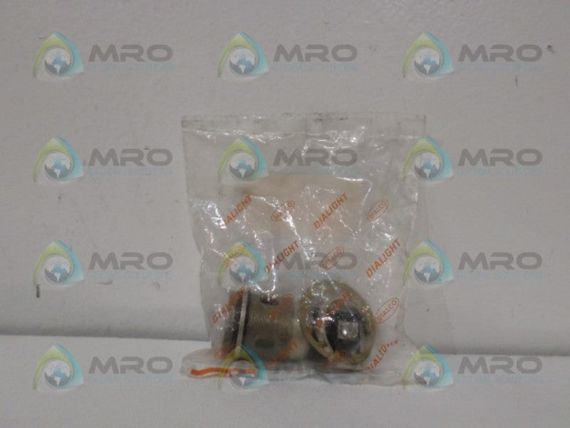 DIALCO 103-0901-05-103 LAMP SOCKET * NEW IN FACTORY BAG *