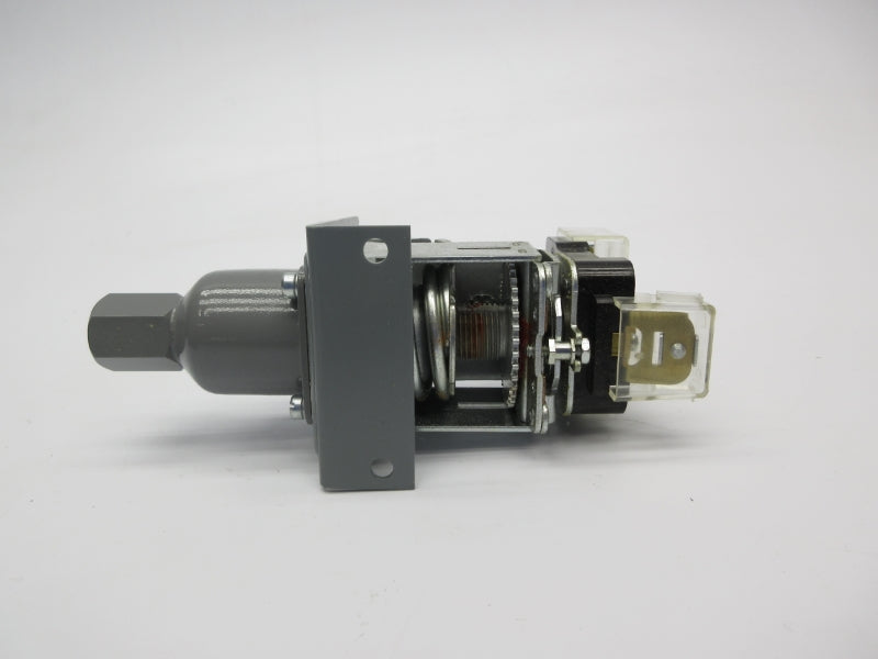 ALLEN BRADLEY 836-C6 SER. A 24-600V 300PSI (AS PICTURED) NSNP