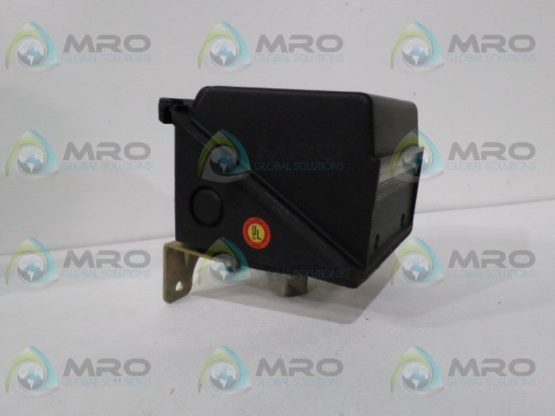 UNITED ELECTRIC J300D PRESSURE SWITCH  NSNP