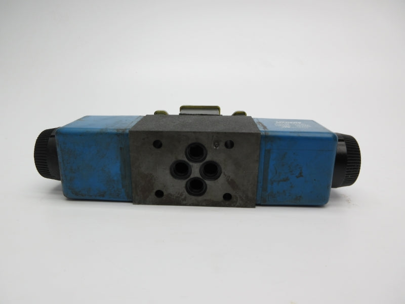VICKERS DG4V3S6CMFWB560 02-109572 110/120V .48/.46A 5000PSI UNMP