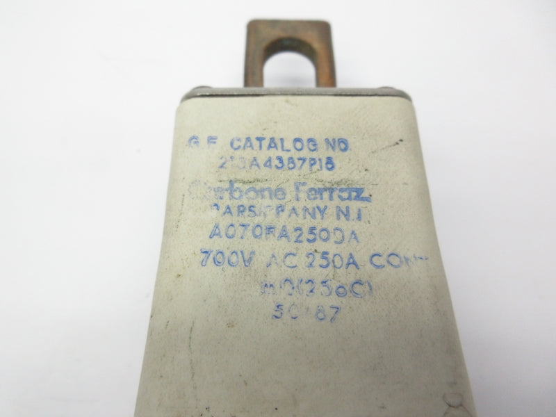 CARBONE FERRAZ 213A4387P18 A070FA250DA 700VAC 250A UMMP