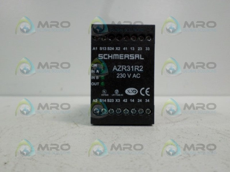 SCHMERSAL AZR31R2 SAFETY RELAY 230VAC *NEW IN BOX*